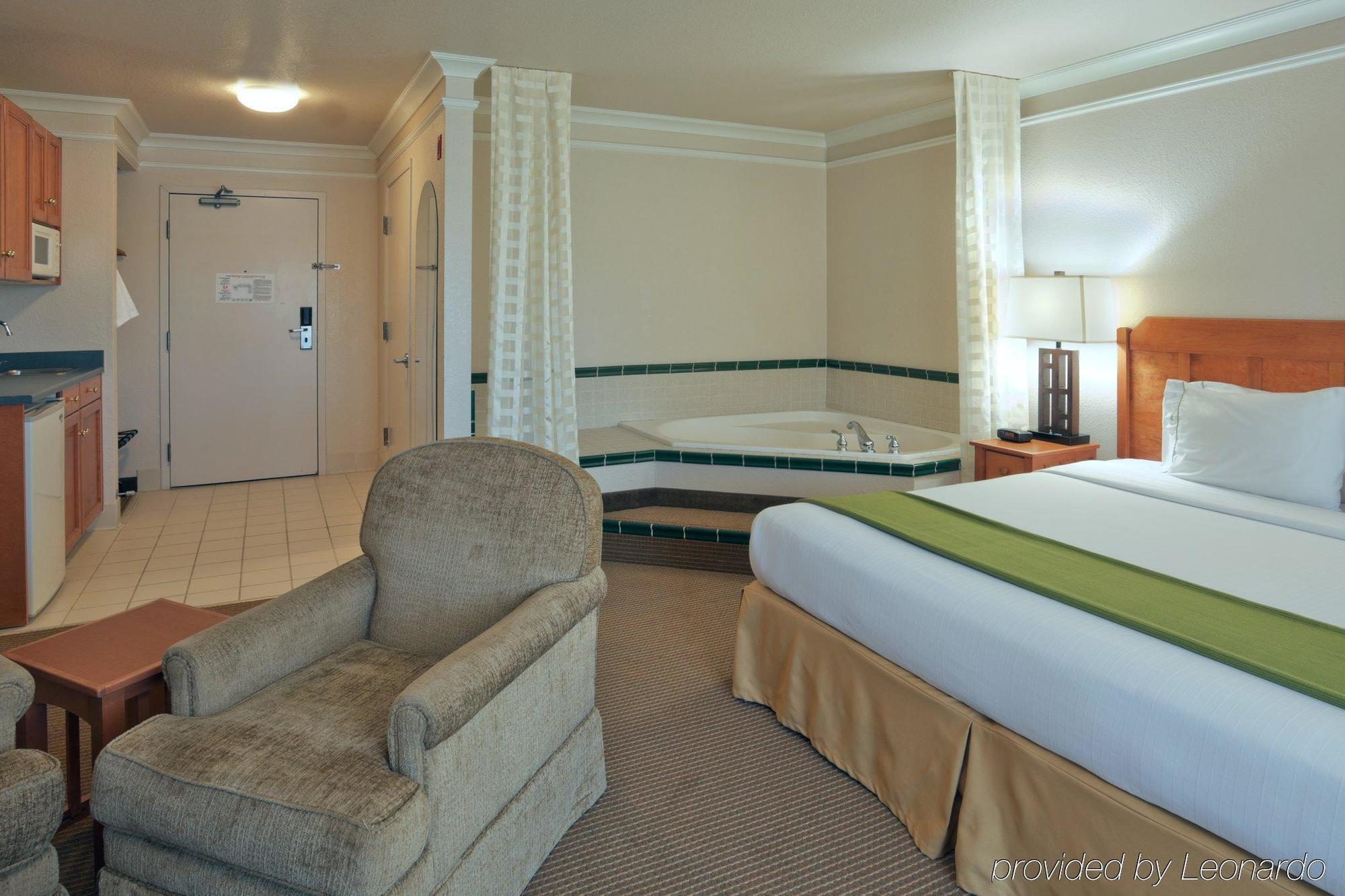 Holiday Inn Express Hotel & Suites Arcata/Eureka-Airport Area, An Ihg Hotel McKinleyville Room photo